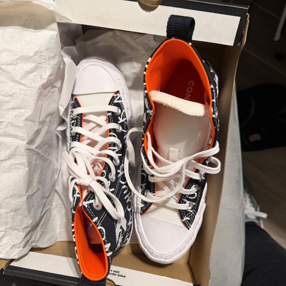 Converse - Picture 3 of 4